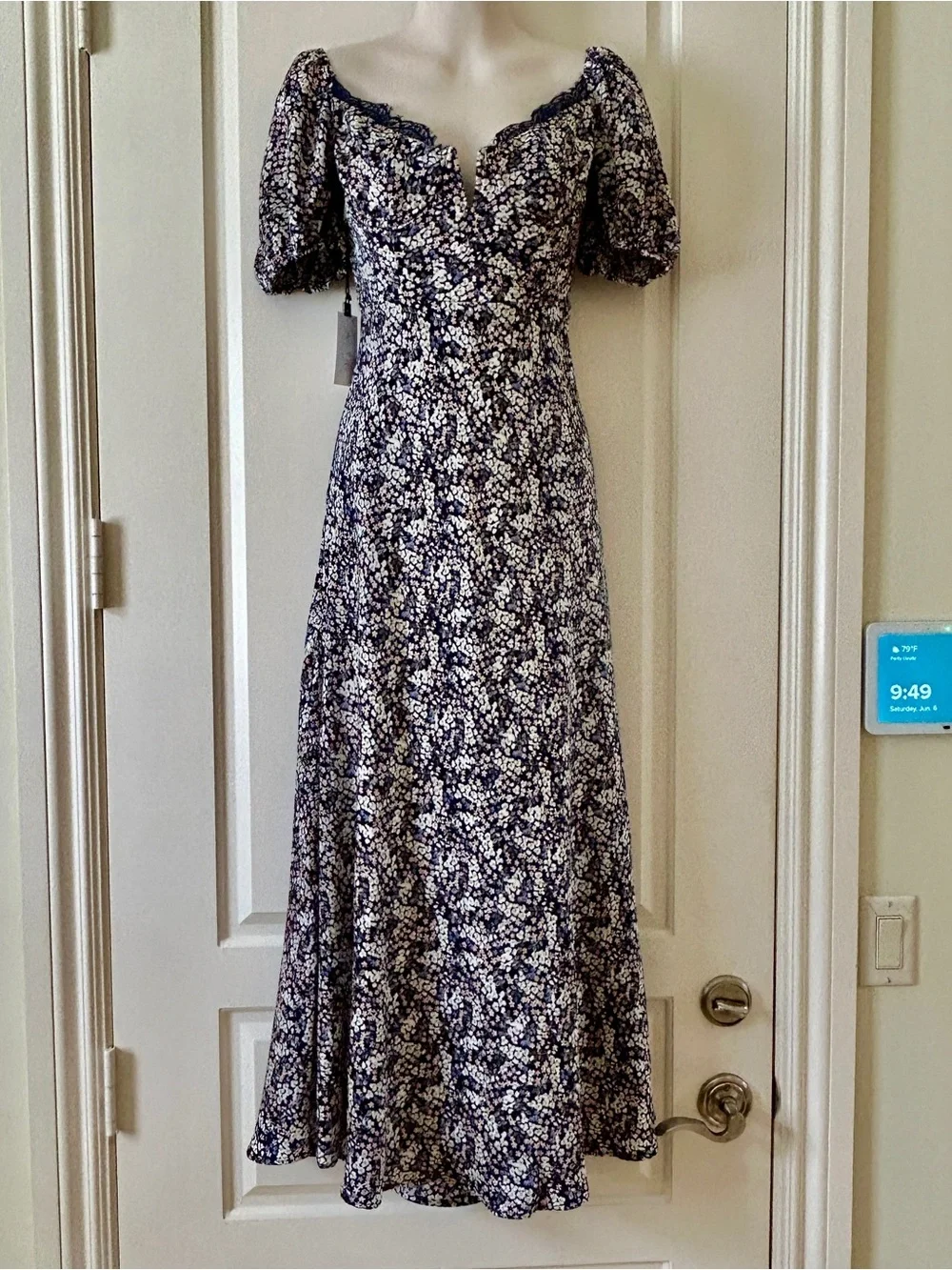 ASTR The Label Floral Puff-Sleeve Maxi Dress, Navy Ditsy Floral, Size M, NWT - Picture 2 of 10